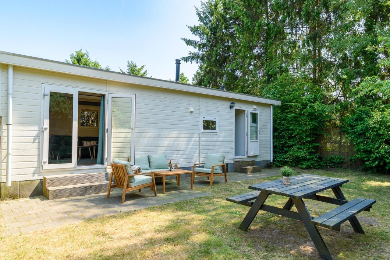 Chalet Met Eigen Tuin Aan De Veluwse Bosrand Putten Luaran gambar